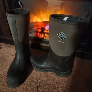 Muck Boots, womens size 9 brown